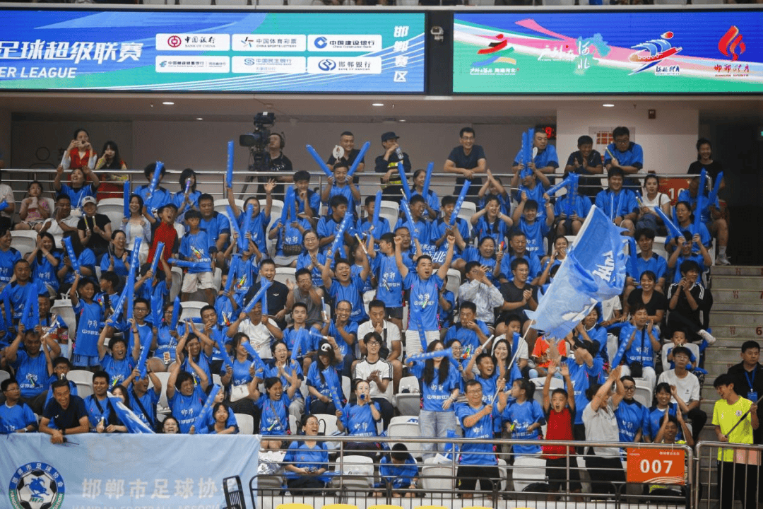 关于全国足球职业赛事激情四射，场场精彩的信息