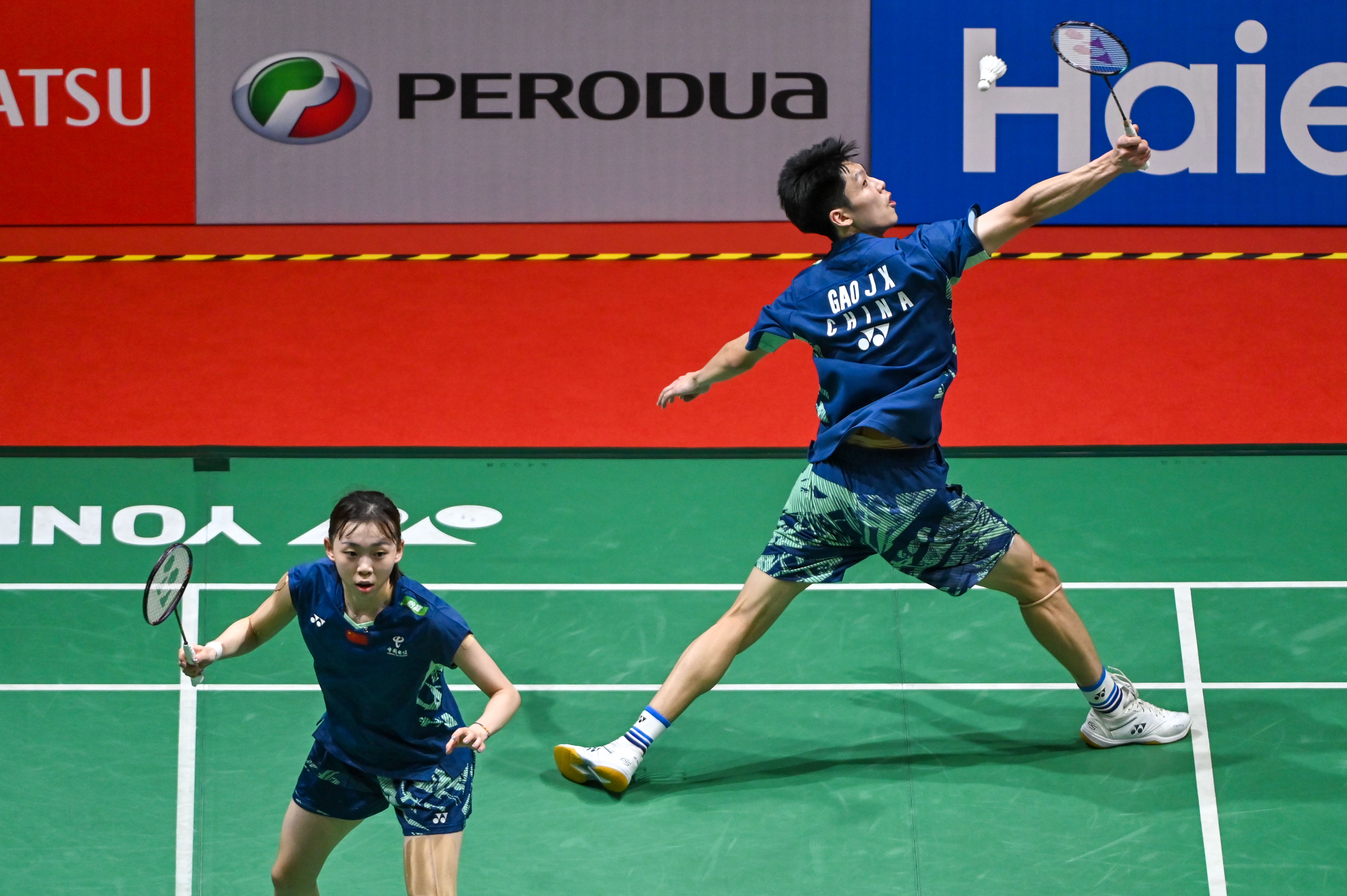 包含马来西亚羽毛球队力克英格兰羽毛球队，安赛龙统治全场的词条