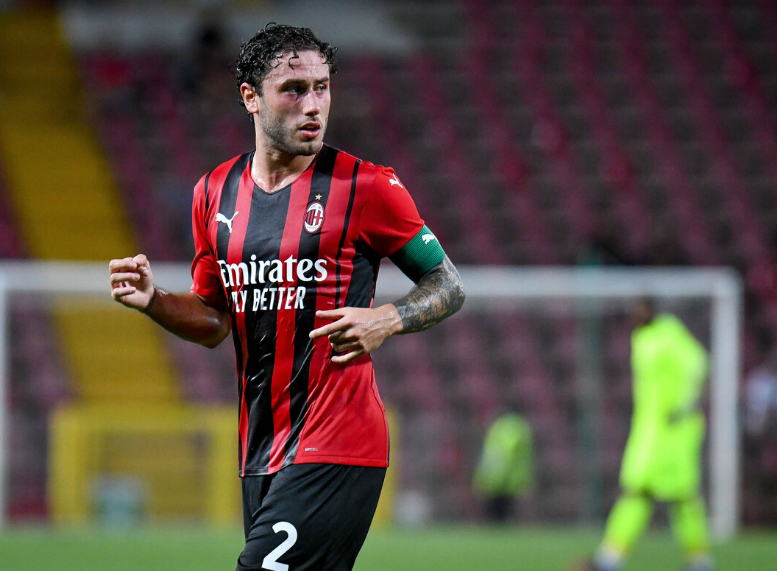 AC米兰主教练盛赞年轻球员，称赞队伍未来可期的简单介绍