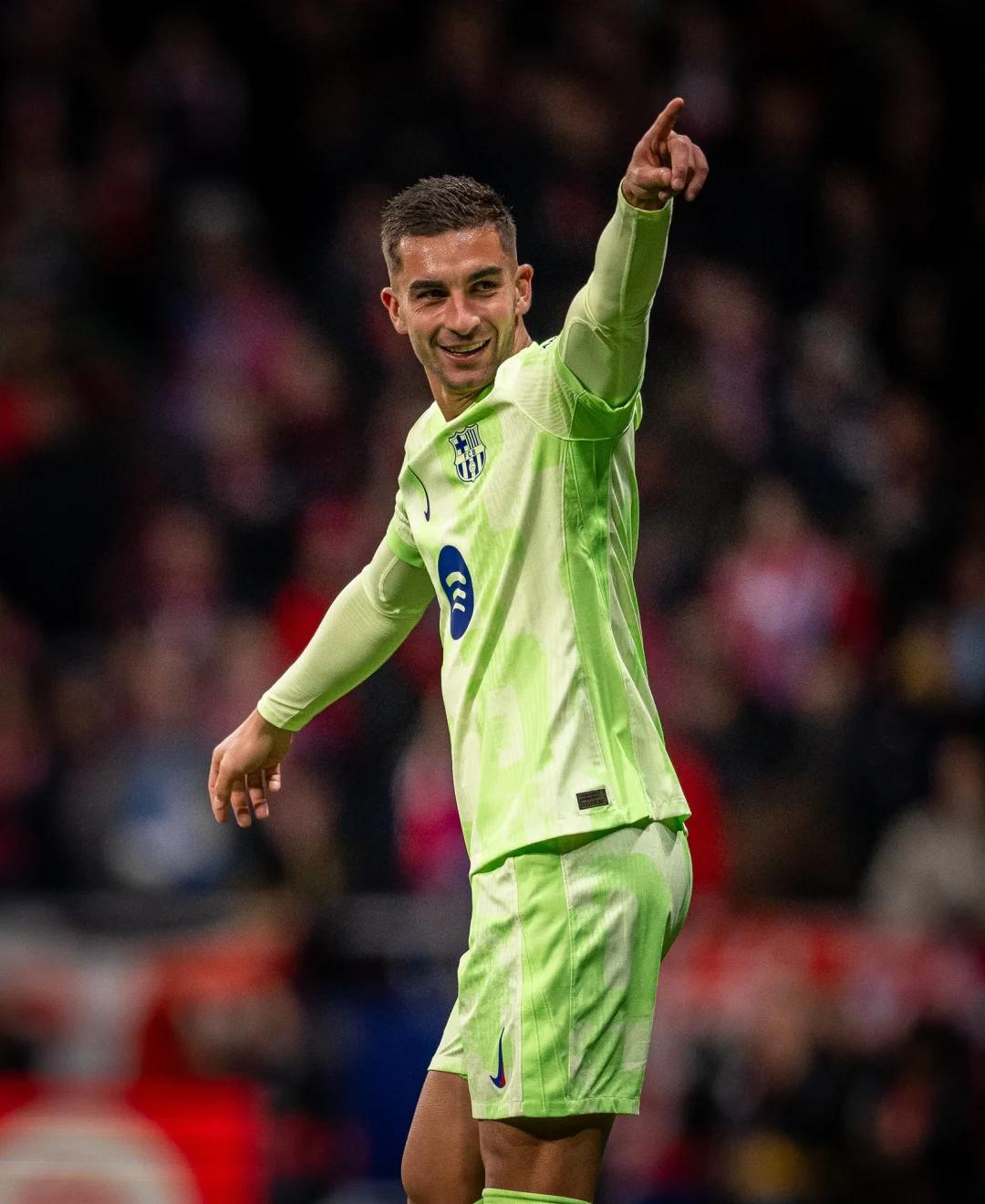 包含瑞士翻盘墨西哥，莱万送出助攻的词条