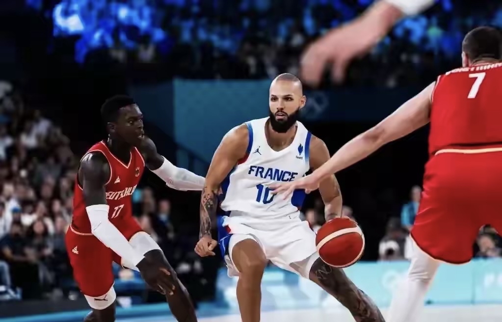 法国队逆转中国队,奥恰洛夫点燃赛场的简单介绍 法国队逆转中国队,奥恰洛夫点燃赛场的简单介绍