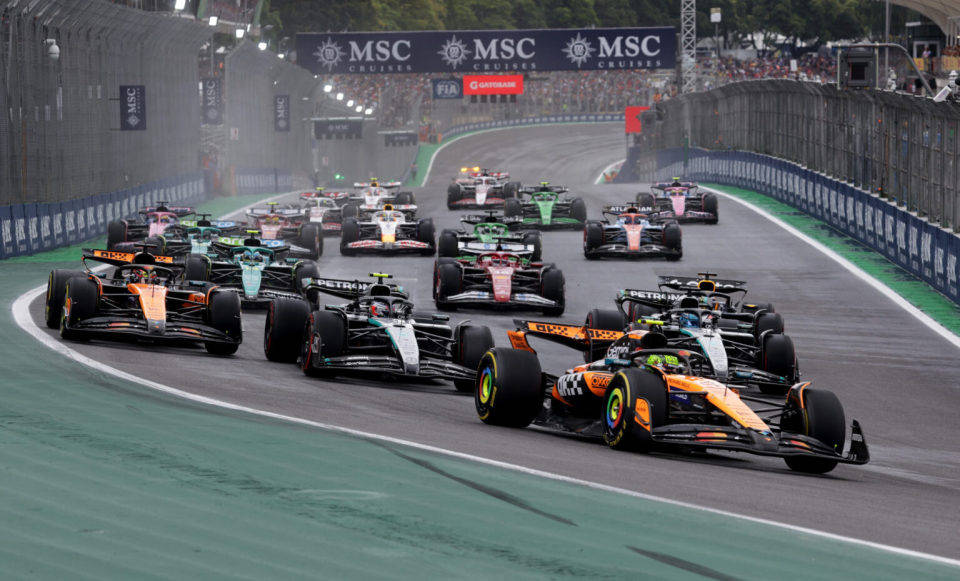 阿斯顿马丁逆转红牛车队,皮亚斯特里高光表现 阿斯顿马丁逆转红牛车队,皮亚斯特里高光表现